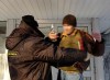 Житель Обнинска украл бутылку водки и избил охранника