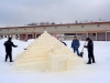 Заключенные построили из снега пирамиду Хеопса