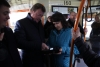 Городской Голова протестировал оплату проезда в троллейбусе с помощью банковской карты