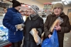 Бесплатная раздача хлеба пенсионерам закончилась из-за скандалов и драк