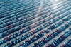 Журналисты засняли десятки тысяч новых машин на складах в России — но автодилеры продолжают говорить о дефиците