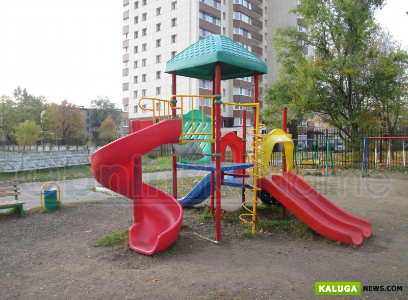 В Обнинске горка обрушилась прямо под ногами 2-летнего ребенка