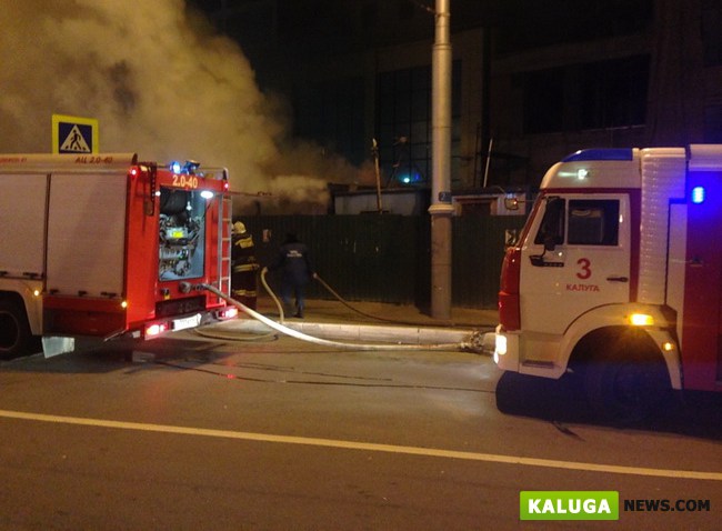 Вчера вечером произошел пожар на стройплощадке в центре Калуги