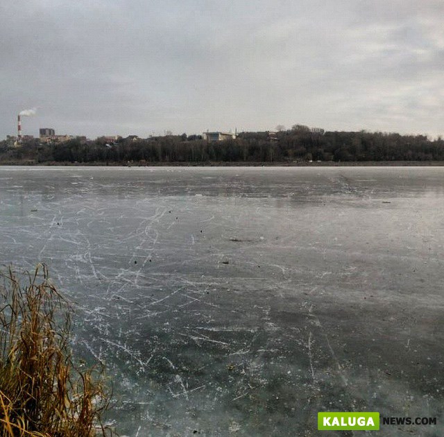 В Калужской области 25-летний парень утонул в озере, катаясь на коньках