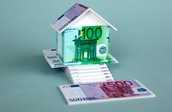 В России около 50 тыс. человек вместе с членами семей находятся под риском изъятия жилья из-за валютной ипотеки