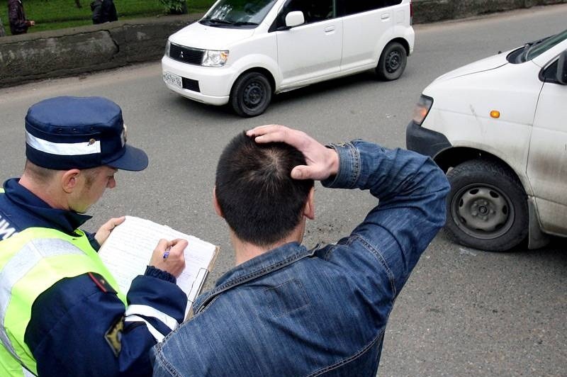 Водитель из Малоярославца получил штраф в размере 30 000 рублей за взятку полицейскому