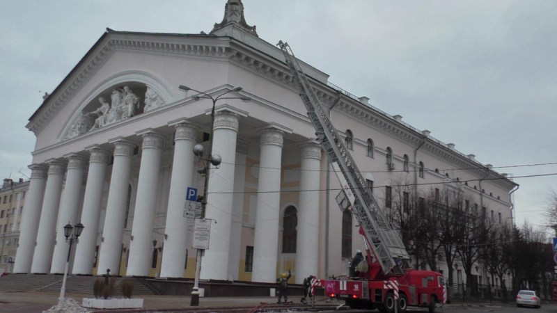   Сегодня пожарные "тушили"  Калужский драмтеатр 