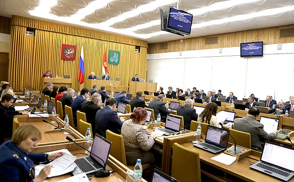 Депутаты приняли Областной бюджет 2016