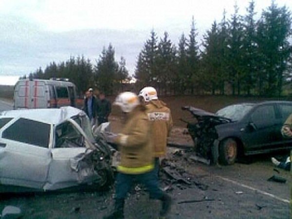 При столкновении «Мицубиси» и ВАЗ погибли водители 
