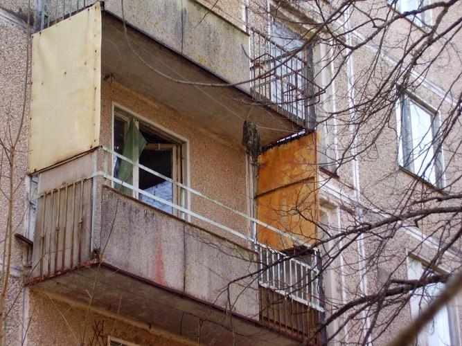 В Балабаново пятилетний ребенок выпал с балкона пятого этажа