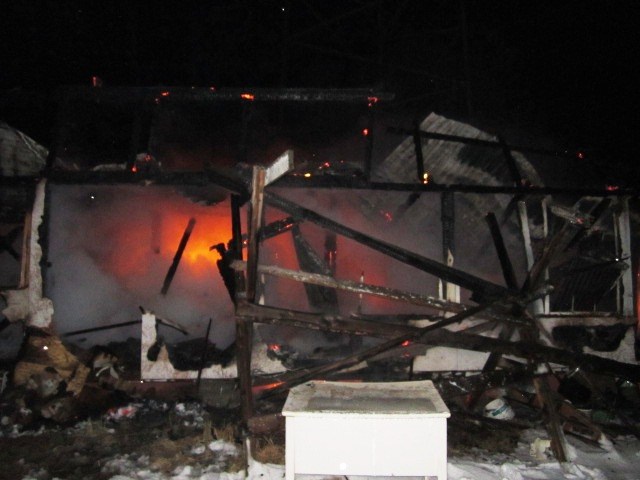 В Калужской области три человека погибли при пожаре в самострое  