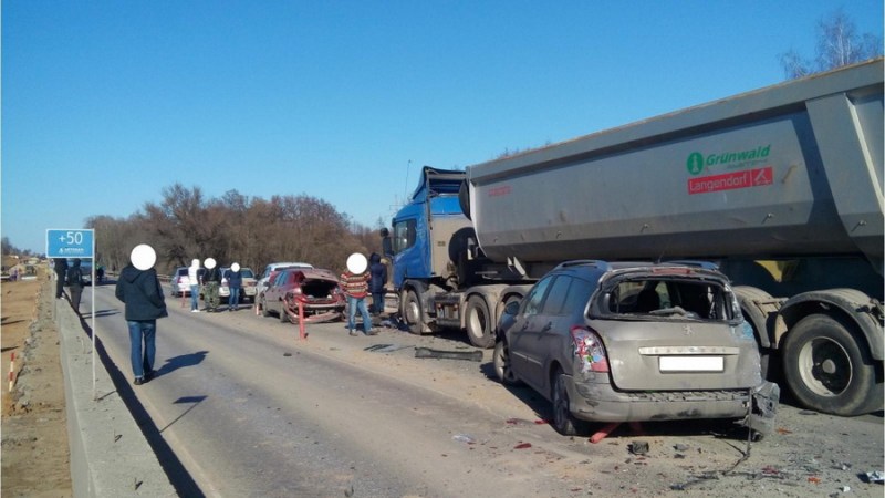 В Калужской области произошло цепное ДТП с участием семи автомобилей