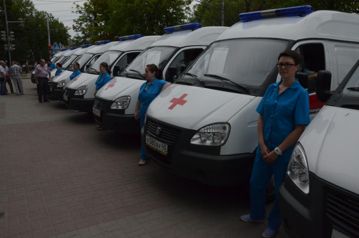 Калужской "скорой" подарили 10 спецавтомобилей для неотложной помощи