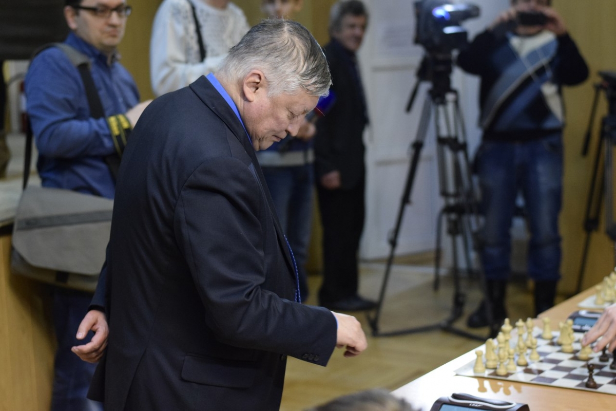 Сегодня Калугу посетил чемпион мира по шахматам Анатолий Карпов  