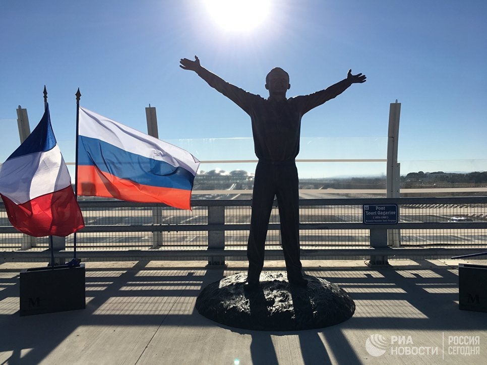 Во Франции открыли памятник Гагарину