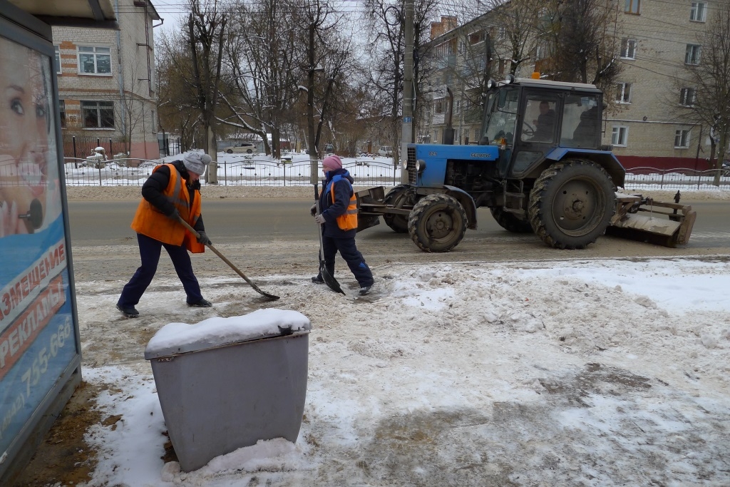 Владельцев автомобилей попросили не мешать уборке снега на улицах Калуги