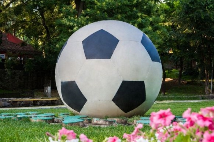 На Гагаринской развязке появится 3-метровый футбольный мяч