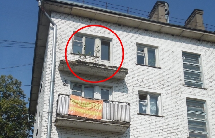 Балконы в общежитиях. Балкон в общежитии. Общий балкон. Лоджия в общежитии. Общий балкон общага.
