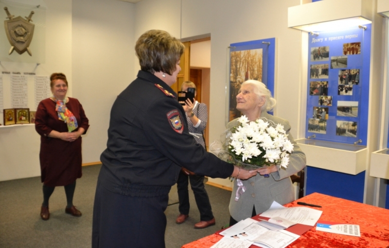 92-летняя пенсионерка принесла присягу на верность России