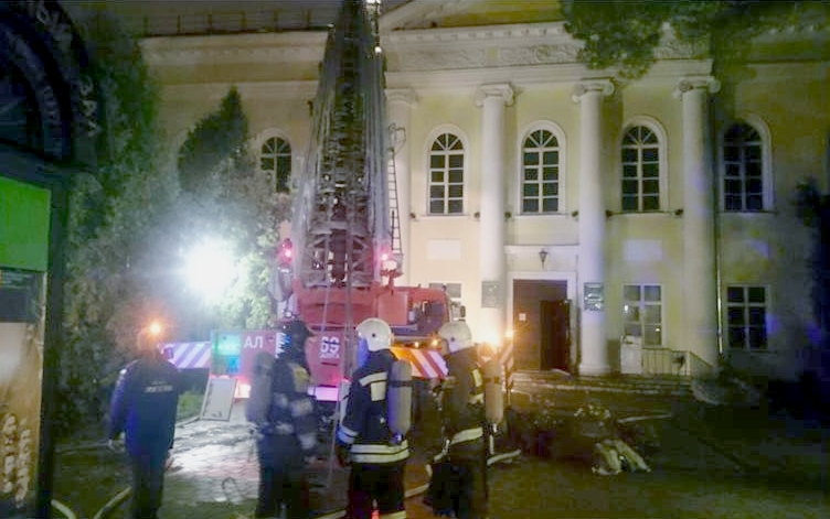 Артамонов о пожаре в Танеевском: «Не проще ли его снести и новое построить?»