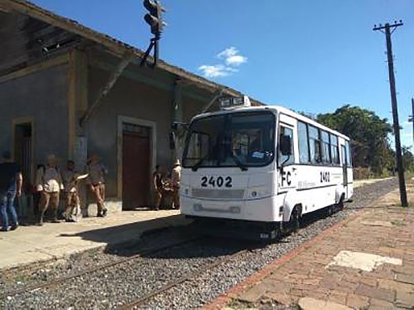 Калужане поставили "ПАЗик" на железнодорожные колеса и отправили на Кубу