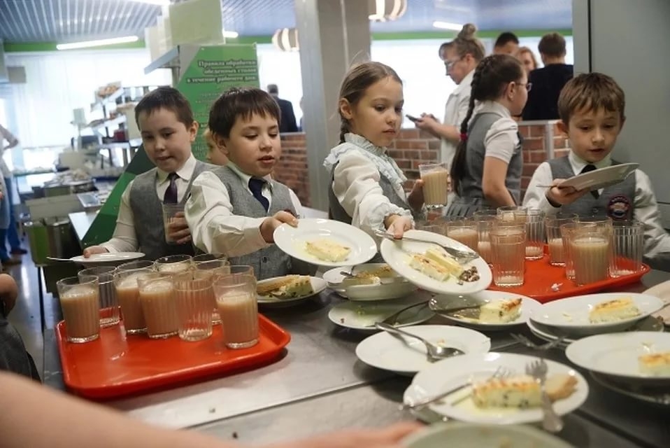 Артамонов предложил каждой школе готовить обеды самостоятельно
