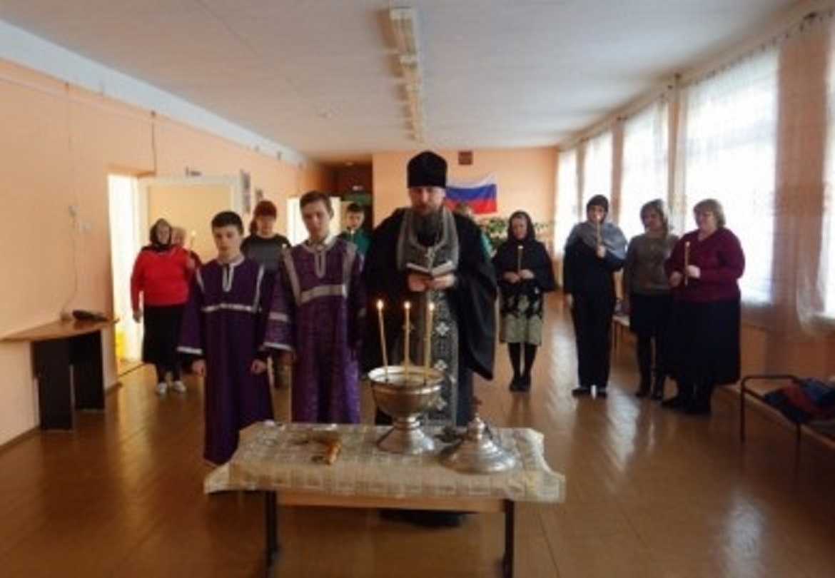 Православный священник изгнал из обнинской школы №16 нечистую силу
