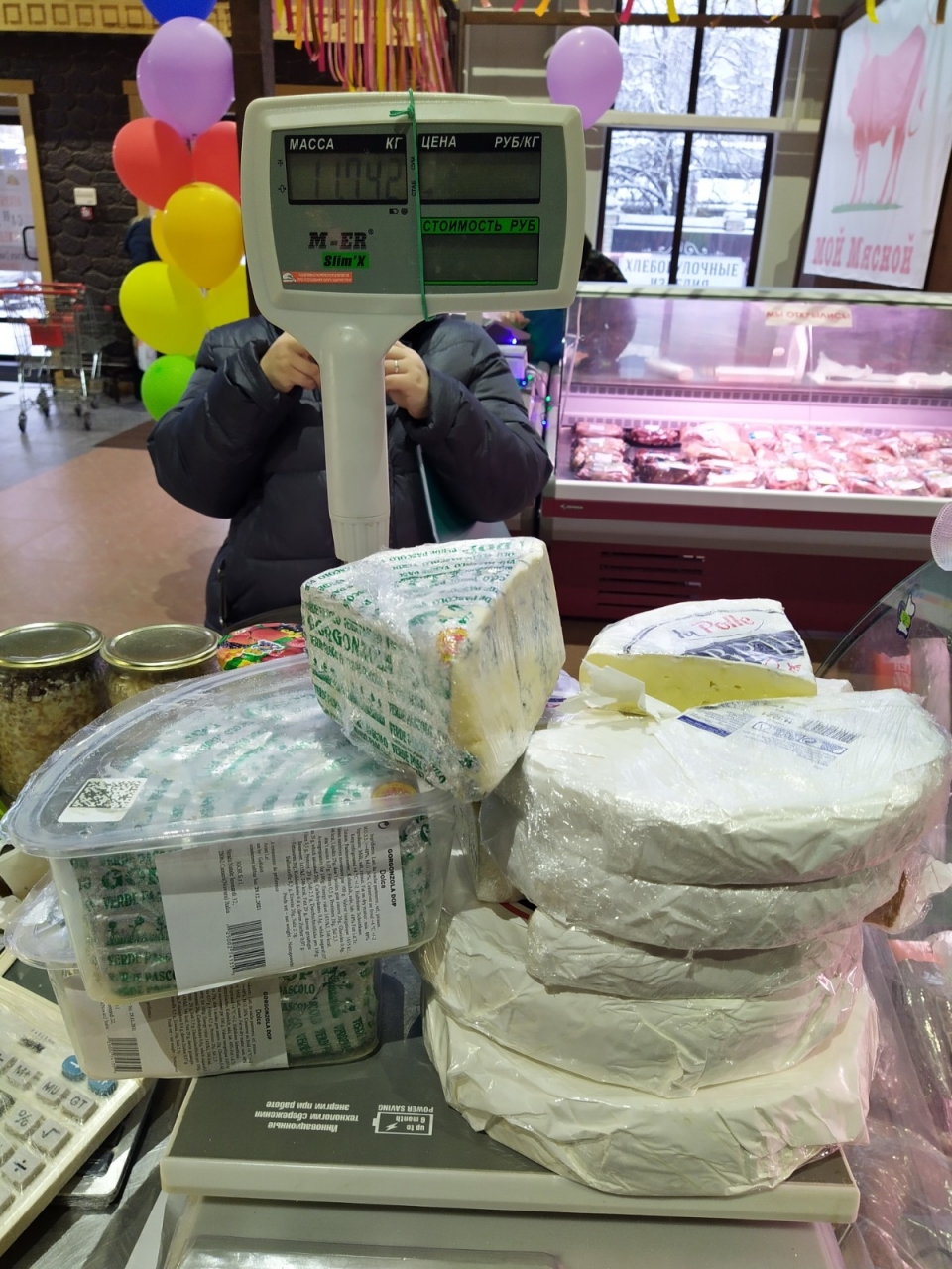 Более 11 кг «санкционного» сыра обнаружили калужские таможенники в одном из магазинов города