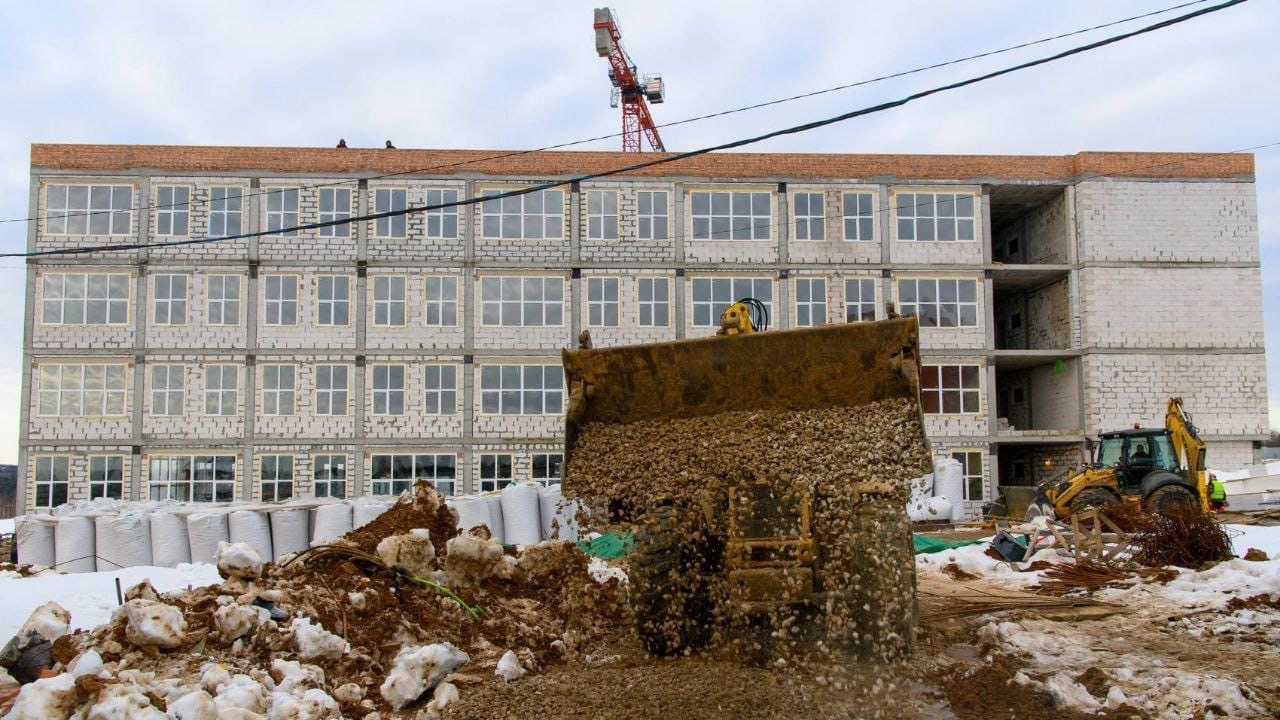 На Кубяка строится новая школа на 1300 мест