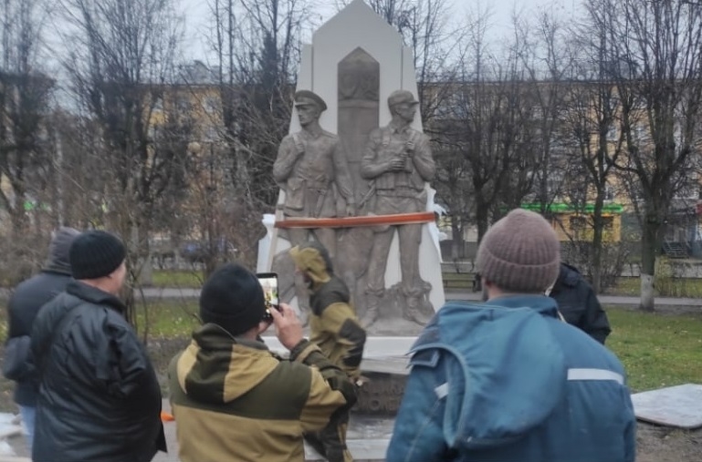 В Калуге установили новый памятник пограничникам