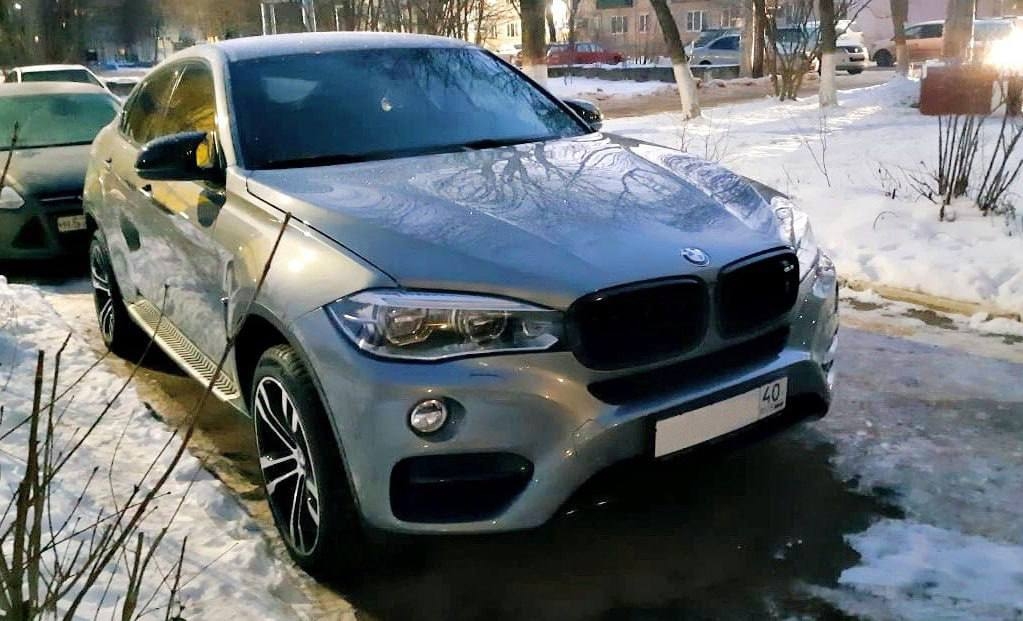 Приставы арестовали автомобиль BMW X6 из-за долга в 200 тысяч рублей