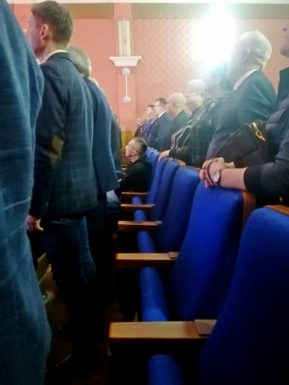 В Малоярославце депутат не встал во время исполнения гимна России