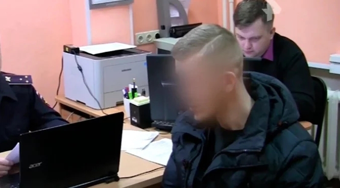 Калужская полиция задержала 18-летнего парня, притворявшегося проституткой