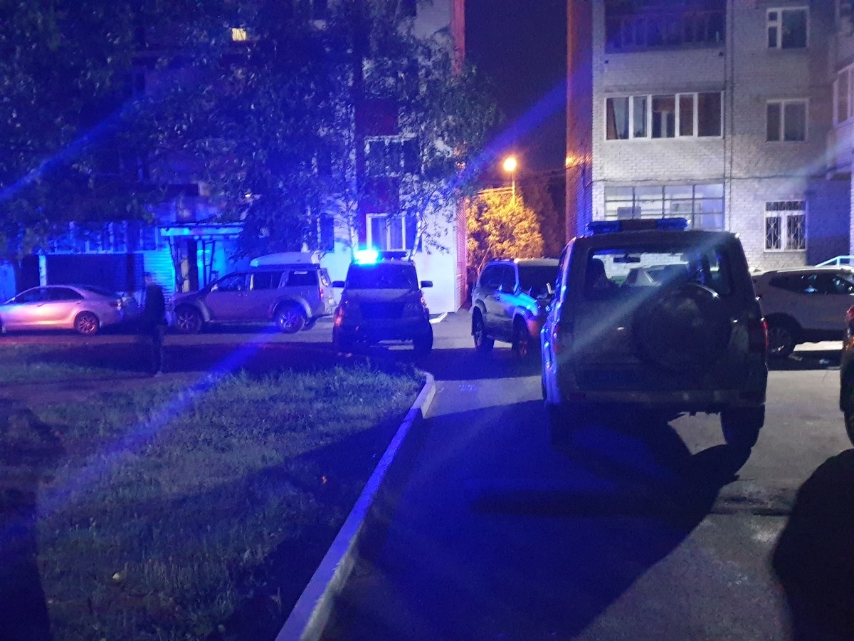 В Калуге полицейский покончил с собой во дворе многоэтажки