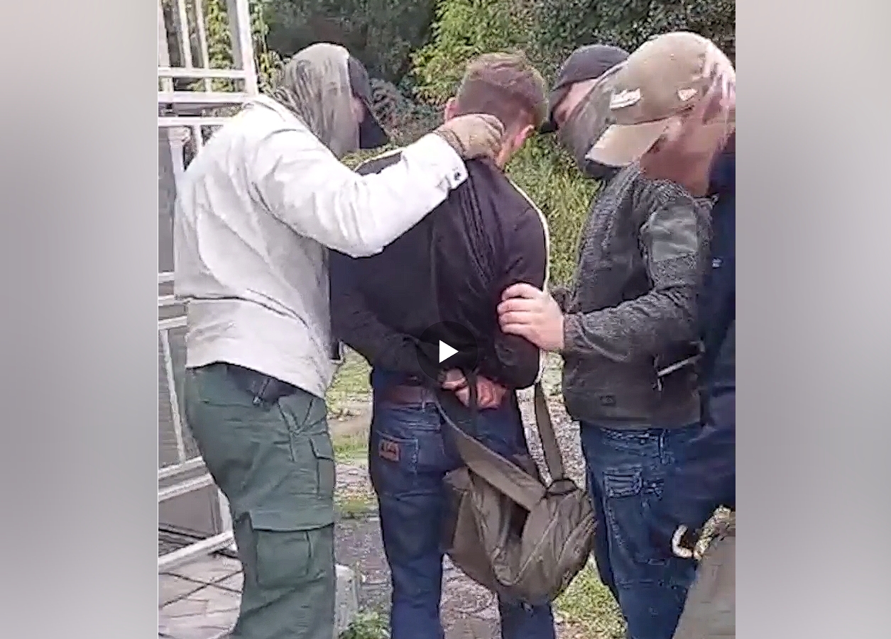 ФСБ задержала калужанина, который собирался воевать в составе "Азова"*