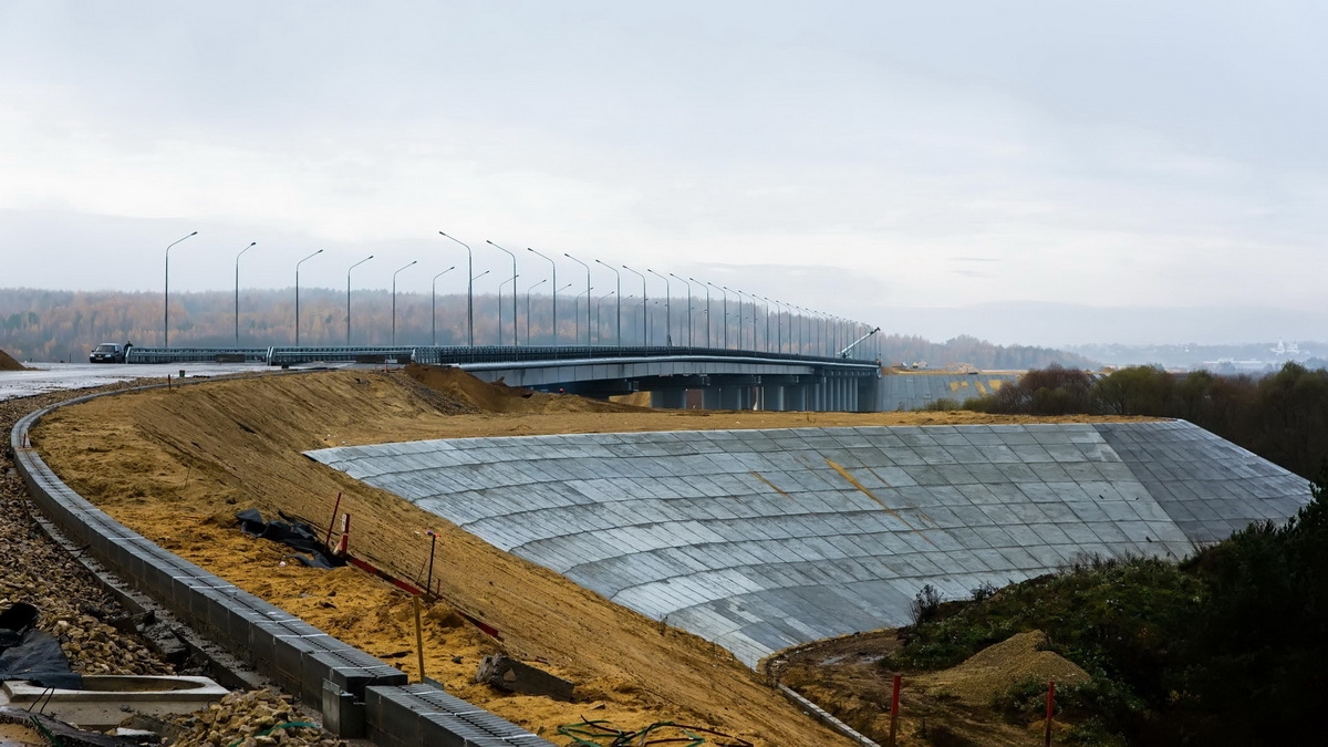 Движение по новому мосту через Оку откроют 30 октября