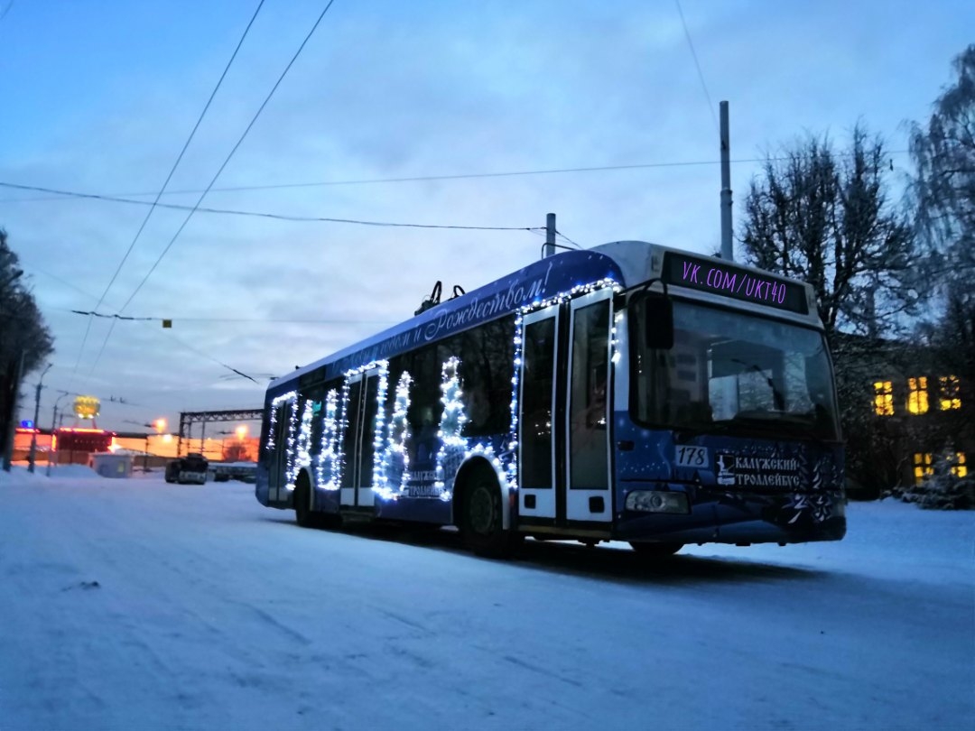 Калужские троллейбусы украшают к Новому году