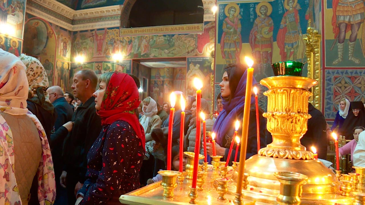 30 тысяч калужан встретили пасхальную ночь в храмах