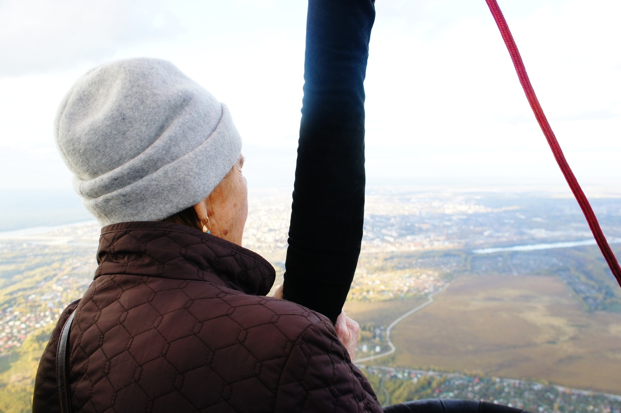 98-летний ветеран совершил полёт на воздушном шаре в Калуге