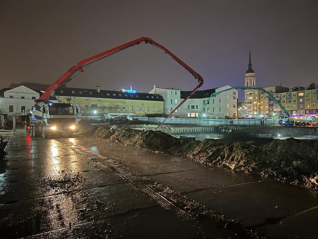 В Калуге заливают фундаментную плиту нового ТЮЗа на месте старого рынка