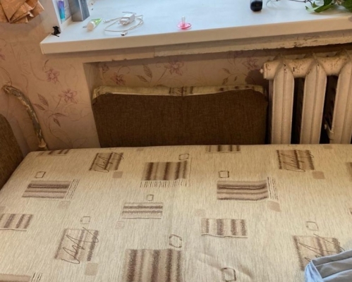 В Калужской области 7-месячный малыш задохнулся между стеной и диваном