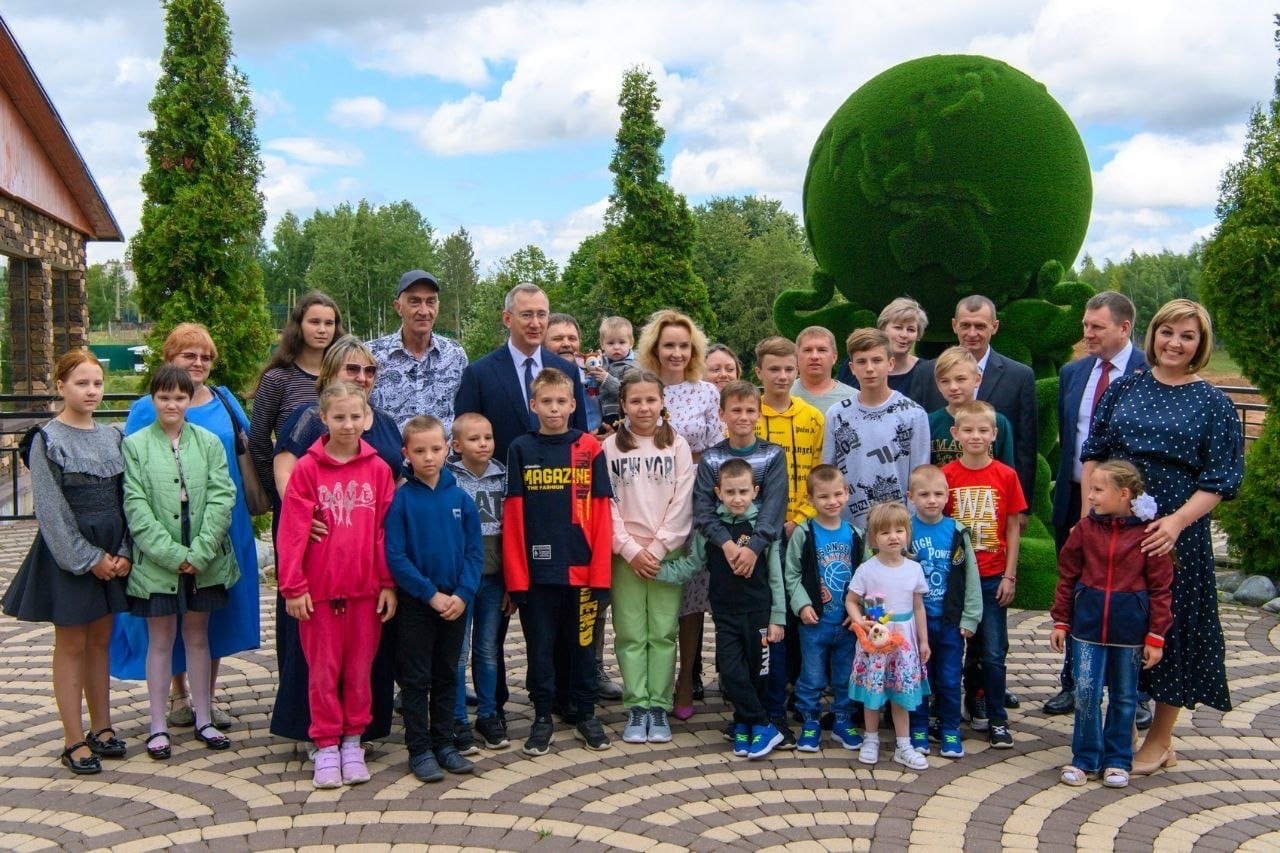 Калужские семьи усыновили 25 детей-сирот с Донбасса