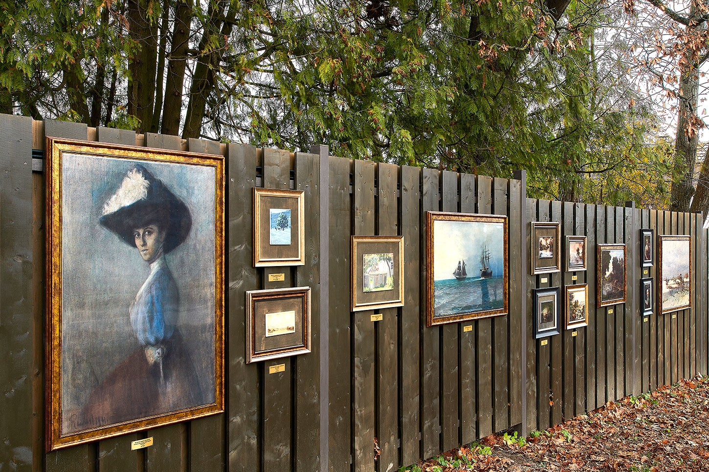 В Калужской области открыли уличную картинную галерею