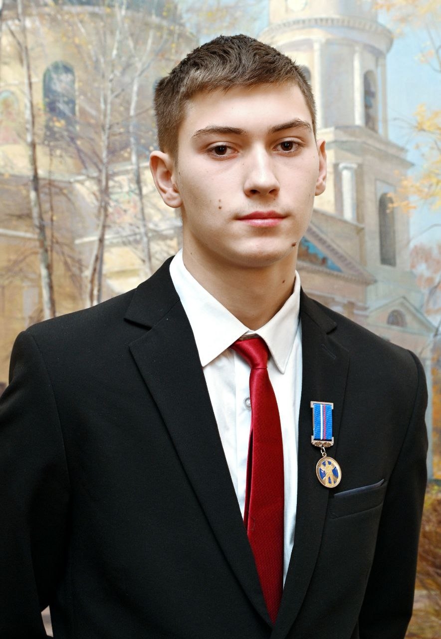 Калужских подростков-героев наградили за проявленный героизм медалями